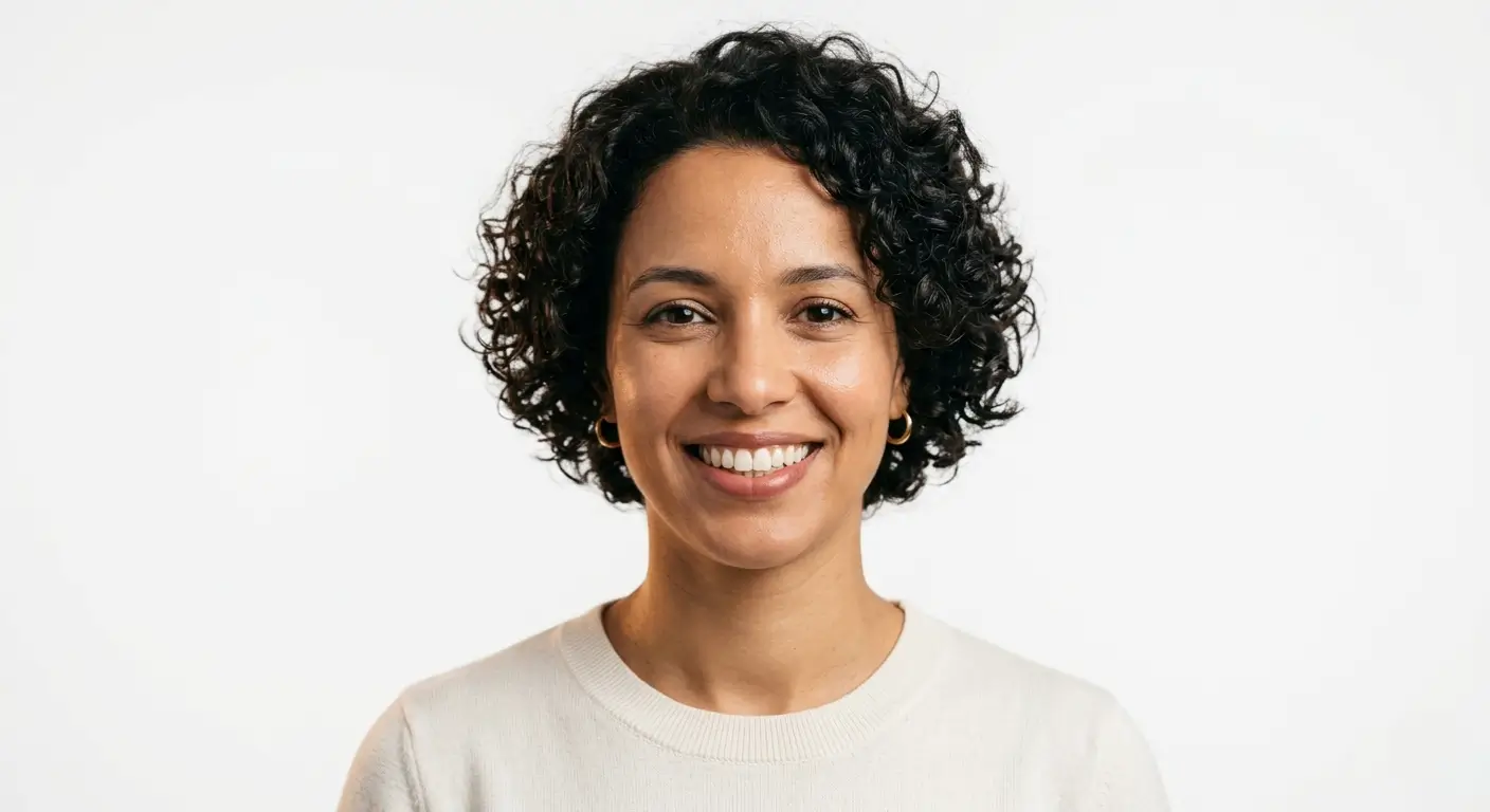 Patiente souriante au Docteur Chirurgien Dentiste Youbi Amine, Marrakech