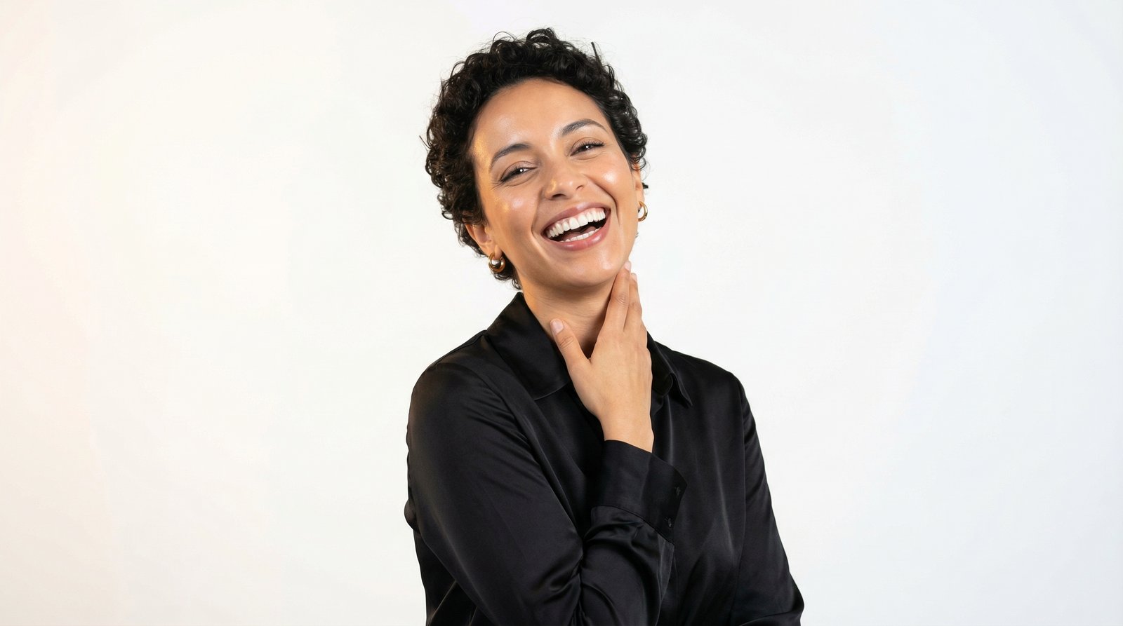 Patiente souriante au Docteur Chirurgien Dentiste Youbi Amine, Marrakech